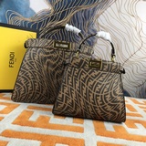 [Отправить] Сумка Fendi PEEKABOO ISEEU среднего размера Iconic Peeka.