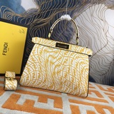[Отправить] Сумка Fendi PEEKABOO ISEEU среднего размера Iconic Peeka.