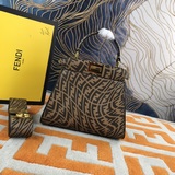 [Отправить] Мини-сумка Fendi PEEKABOO Iconic Peekaboo в маленьком размере.