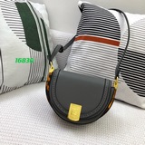FENDI  2023 весна-лето коллекция сумок-седла ~ Высококачественная кожа в компакт