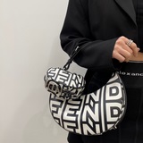 FENDI praphy Новейшая мини-сумка на запястье с принтом в форме полумесяца, выпол