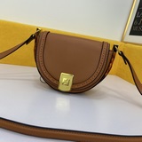 FENDI  2023 весна-лето коллекция сумок-седла ~ Высококачественная кожа в компакт