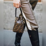 Fendi — популярная марка, которую предпочитают многие знаменитости и интернет-бл