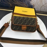 [Сильный] Новейшая модель Fendi Roma Amor появилась в продаже, когда арки Дворца