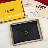 Большая сумка F is Fendi с геометрической клапаном. Застежка на кнопке, кожа Cru