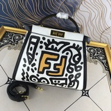 Fendi представляет ограниченную серию в честь ежегодного праздника Седьмой день 