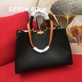 Fendi не следует модным тенденциям, ведь нестандартность делает вещи интересными