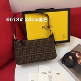 / Сумка FENDi с узором в виде старого шрифта, из матовой кожи, с одним длинным и