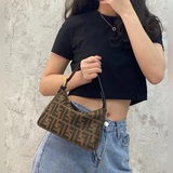 / Сумка FENDi с классическим узором, изготовлена из масляной кожи, с одним длинн