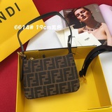 / Сумка FENDi с классическим узором, изготовлена из масляной кожи, с одним длинн