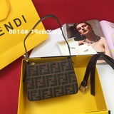 / Сумка FENDi с узором в виде старого шрифта, из матовой кожи, с одним длинным и