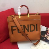 Сумка FéI TOTE «Солнечная сумка» с простым логотипом из букв, цвет янтарный.