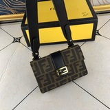 [Улыбка] [Сильный] Fendi mini мобильный телефон сумка Киндо маленькая сумка неве
