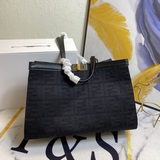 【С верхней частью из кожи быка】 Средняя сумка Peekaboo X-Tote с внутренними карм
