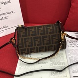 Новая сумка Fendi в стиле «старая бумага» из серии «багет» в подержанном состоян