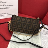 Новая сумка Fendi в стиле «старинная бумага» из серии «Baguette» в подержанном с
