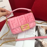 Новинка от Fendi： долгожданный бархатный батон наконец-то вернулся в продажу. Сп