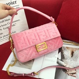 Долгожданная новинка от Fendi, бархатный батончик, наконец-то вернулся в продажу