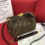 Fendi подержанная классическая модель, которую можно назвать косметичкой или сум