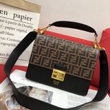 Новая сумка FENDI с откидной крышкой, изготовлена из кожи быка с популярным тисн