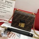 Новейшая мини-сумка FENDI с откидной крышкой и застежкой-пряжкой в форме буквы H