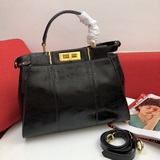 Новая модель FENDI Peekaboo lconlc в современном стиле с аппликациями, изготовле