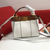 Новая модель FENDI Peekaboo lconlc в современном стиле с кожаными вставками. Вер