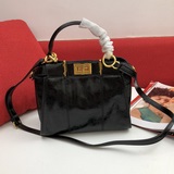 Новая модель FENDI Peekaboo lconlc в современном стиле с кожаными вставками. Вер