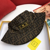 Универсальный аксессуар уже в продаже. Кепка Fendi в стиле рыбацкой шляпы： ретро