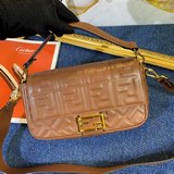 【Оригинальная кожа высокого качества】 Средняя сумка FENDIBAGUETTE с магнитной за