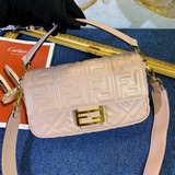 【Оригинальная кожа высокого качества】 Средняя сумка FENDIBAGUETTE с клапаном на 