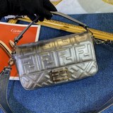 【Оригинальная кожа высокого качества】 Средняя сумка FENDIBAGUETTE с клапаном на 