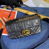 【Оригинальная кожа высокого качества】 Средняя сумка FENDIBAGUETTE с клапаном на 