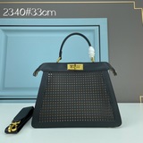 Fendi Iconic Peekaboo ISeeU средняя сумка в форме кошки из кожи, белая.