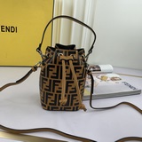 【Fendi MINI BUCKET】 Компактная, но вместительная сумка с классическим двойным ло