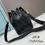 Большая сумка FENDI Mon Tresor из кожи с тисненым 3D-рельефом в виде двойных бук