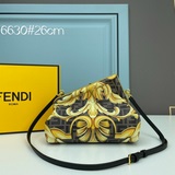 В коллекции Fendi by Versace логотип FENDI FF представлен в новом исполнении.
