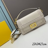 В комплекте с коробкой, новая модель Fendi ранней весны, знаменитая сумка Baguet