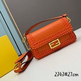 В комплекте с коробкой, новая модель Fendi ранней весны, знаменитая сумка Baguet
