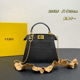 В комплекте с коробкой, оригинальной кожаной сумкой FENDI Peekaboolseeu Petite и