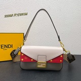 Сумка FENDI Baguette в комплекте с футляром. Сумка-багет с клапаном и ремнем чер