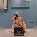 Сумка-тоут от FéI X Versace! Дизайн сочетает в себе логотипы двух брендов и дере