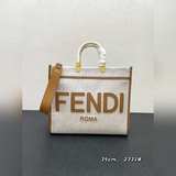 FENDI представляет сумки из весенне-летней коллекции с модными иллюстрациями худ
