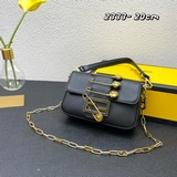 Совместная коллекция Fendi /Versace уже в продаже! Кожа обладает нежной текстуро