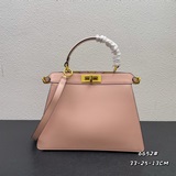 Fendi by Versace совместная коллекция сумочек в форме кошки. Классическая форма 