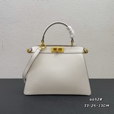 Fendi by Versace совместная коллекция сумочек в форме кошки. Классическая форма 