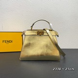 Сумка FEND Peekaboo ISeeU, кожа, с классическими поворотными замками по бокам.