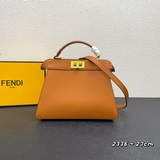 Сумка FEND Peekaboo ISeeU, кожа, с классическими поворотными замками по бокам.