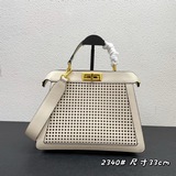 Fendi Iconic Peekaboo ISeeU, сумка среднего размера с вырезами в виде кошачьих г