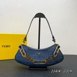 Полумесячные подмышечные сумки FEND уже в продаже! Изготовлены из кожи быка, с о